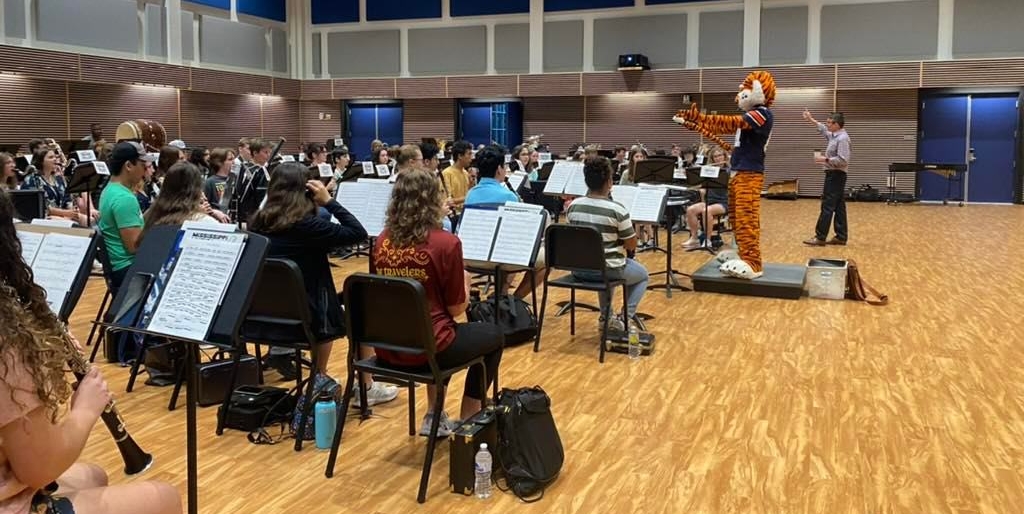 2022 High School Symphonic Honor Band practicing with Aubie at the podium directing